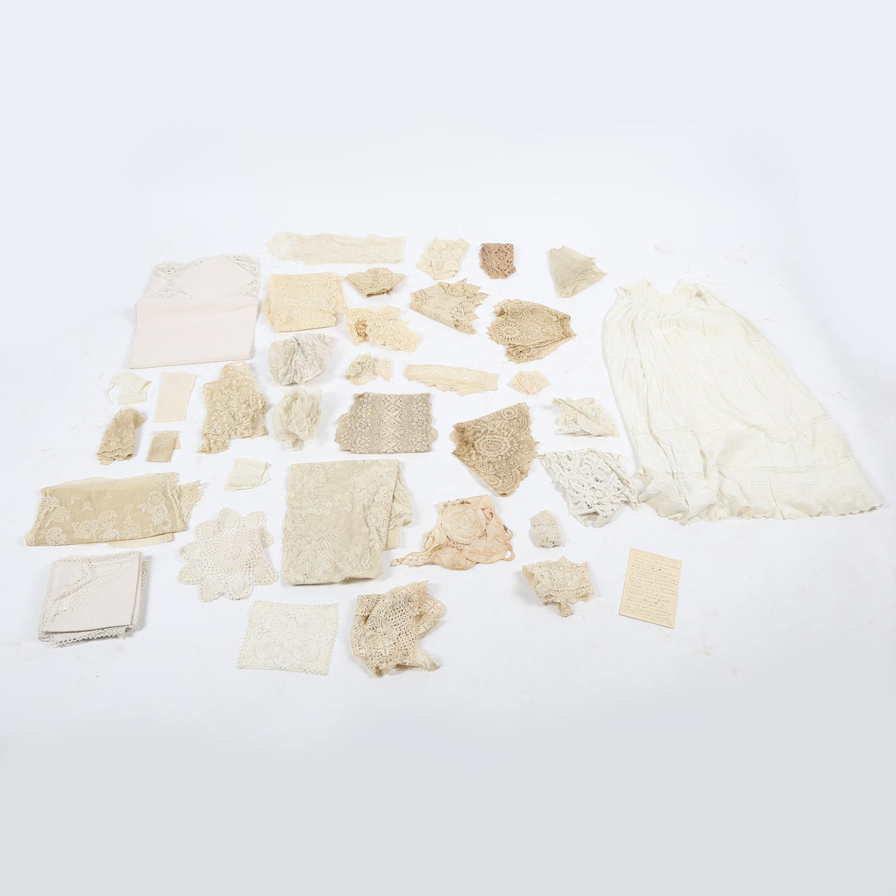 DOPKLÄNNING OCH SPETS, 1800-TALETS SLUT.