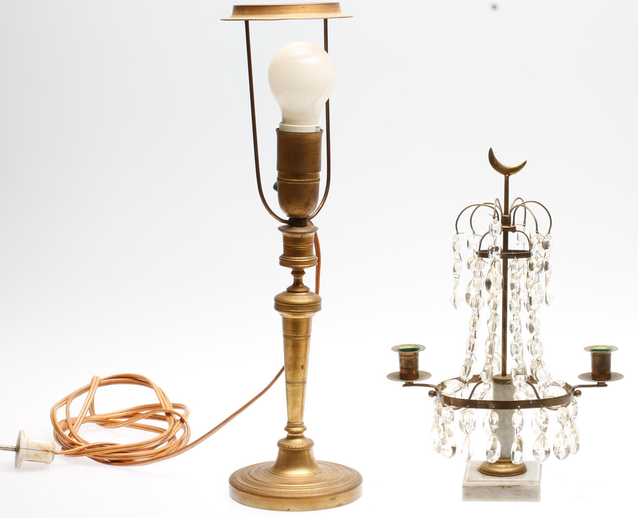 LAMPFOT, empirestil, mässing samt BORDSLYSTER, omkring 1900.