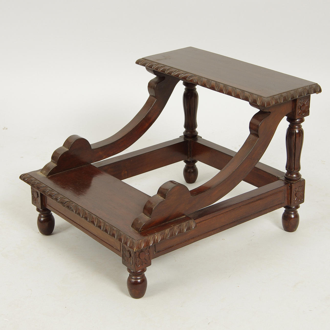 TRAPPALL, 2-stegs, mahognybetsad, samtida.