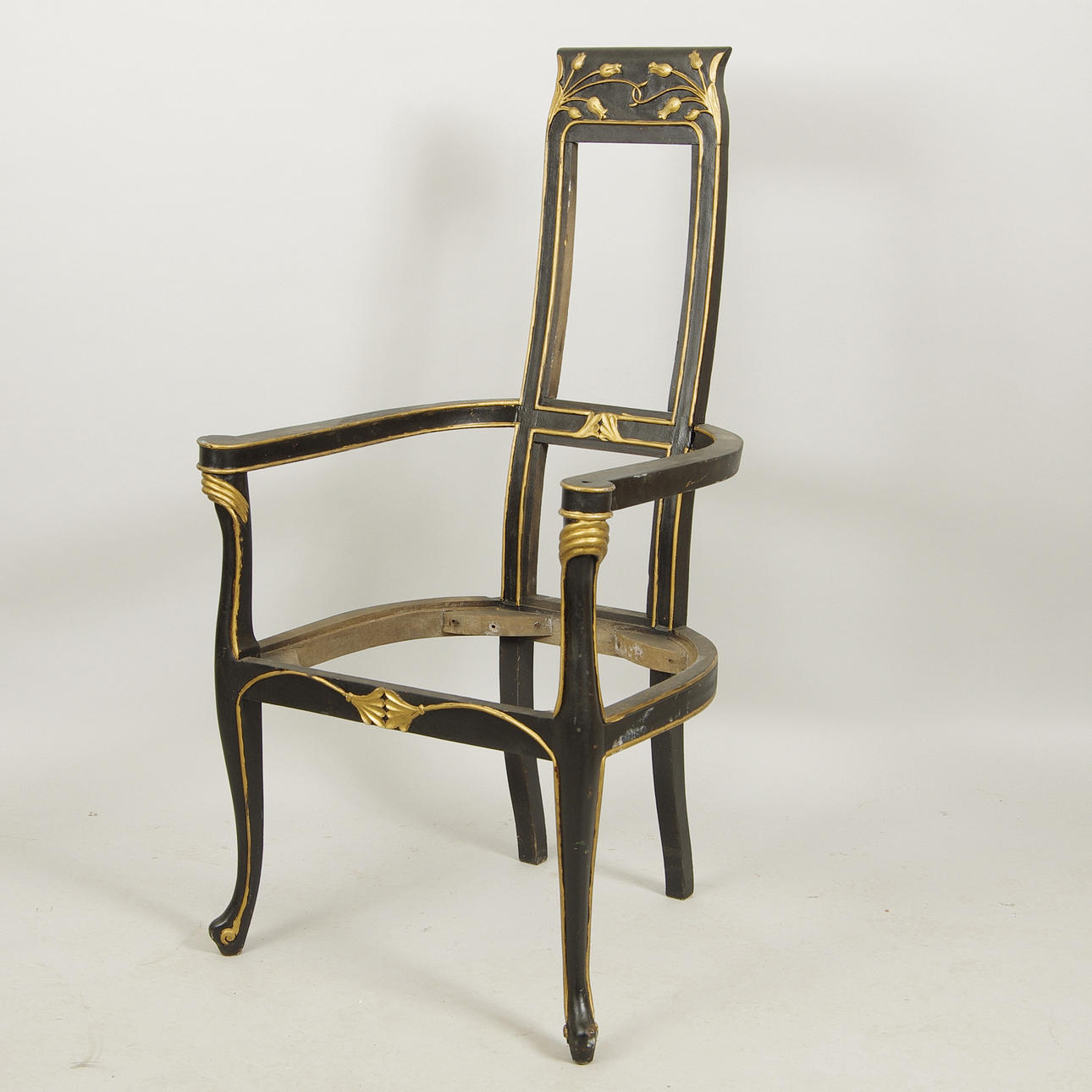 KARMSTOL, svartmålad med förgyllningar, rokokostil, samtida.