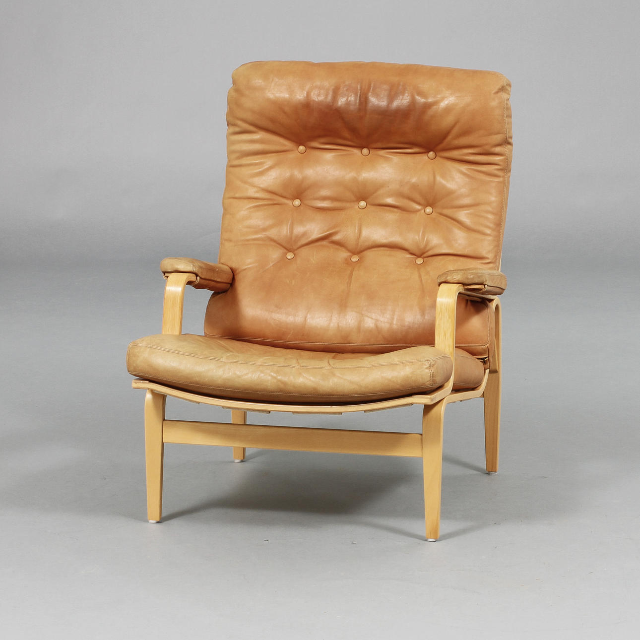 KARMSTOL, "Ingrid Hög", Bruno Mathsson, brännmärkt.