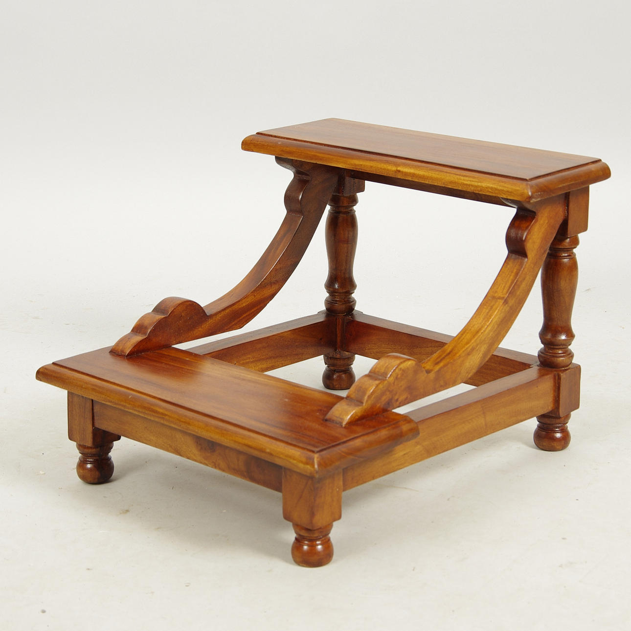 TRAPPALL, 2-stegs, mahognybetsad, samtida.