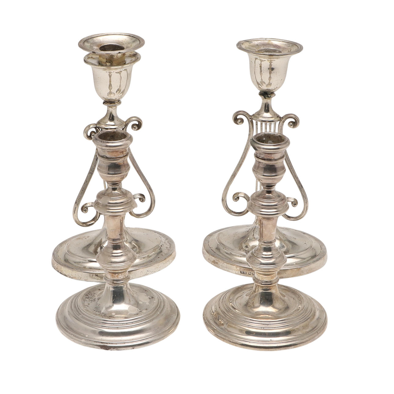 TVÅ PAR SILVER LJUSSTAKAR.