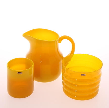 ERIK HÖGLUND. GLASFÖREMÅL, 3 st, gula, signerade H och numrerade, Boda, 1900-tal.