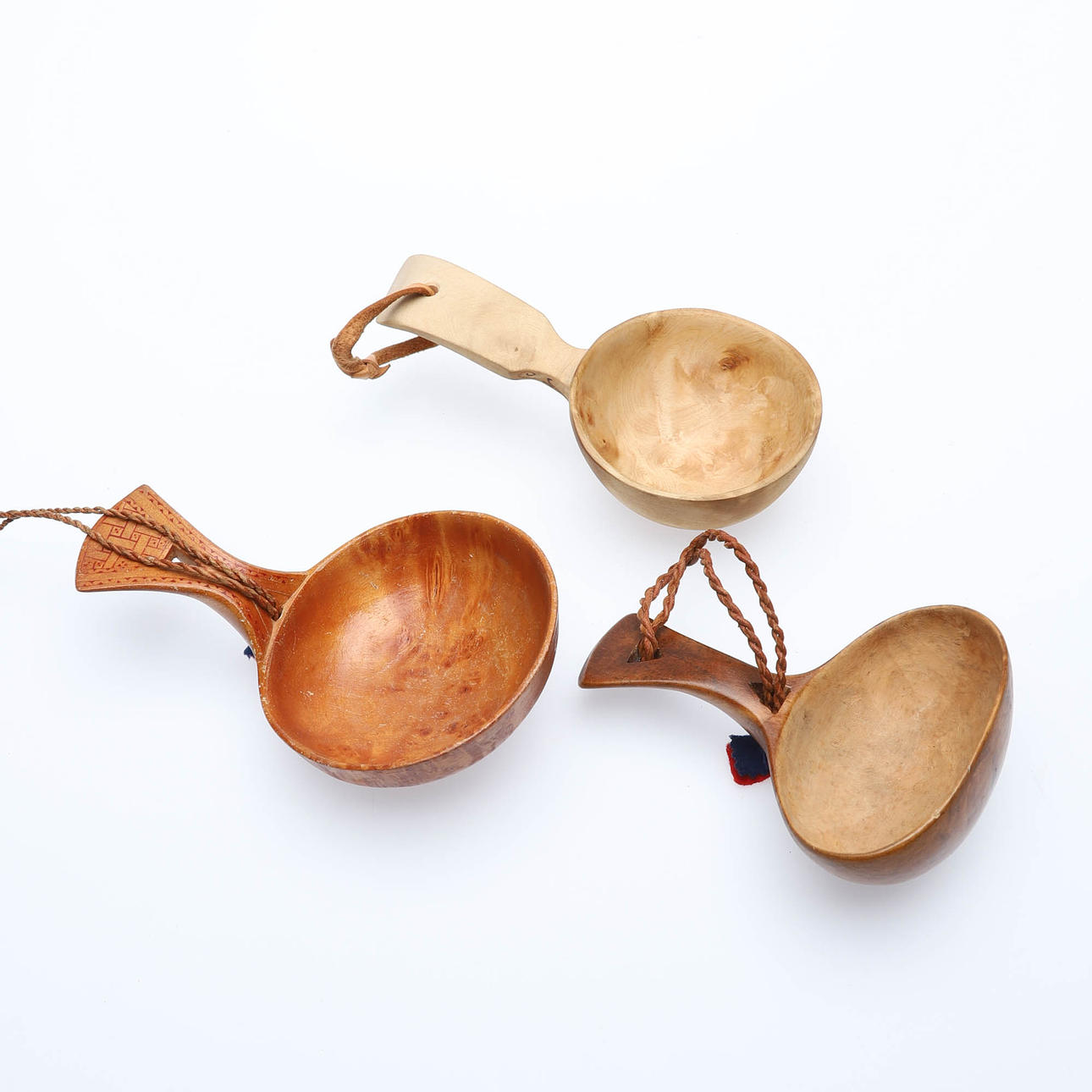 KÅSOR, trä,3 st, en signerad.