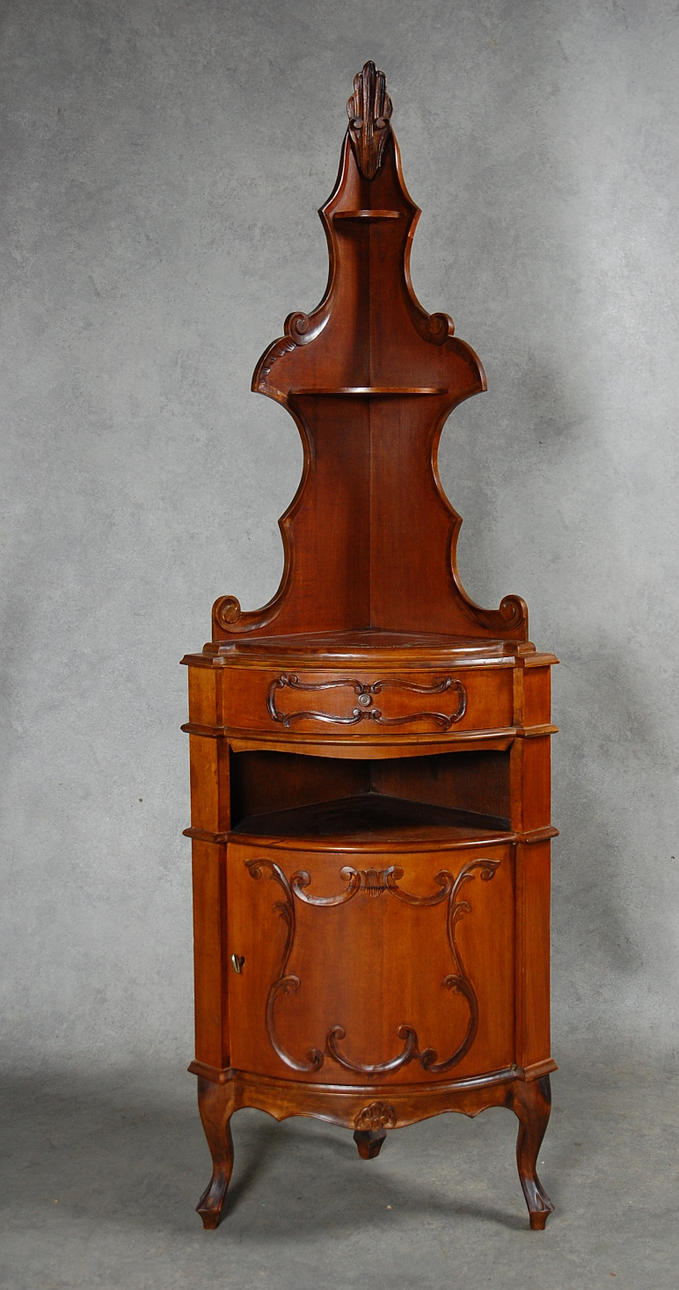 HÖRNSKÅP, rokokostil, 1900-tal.