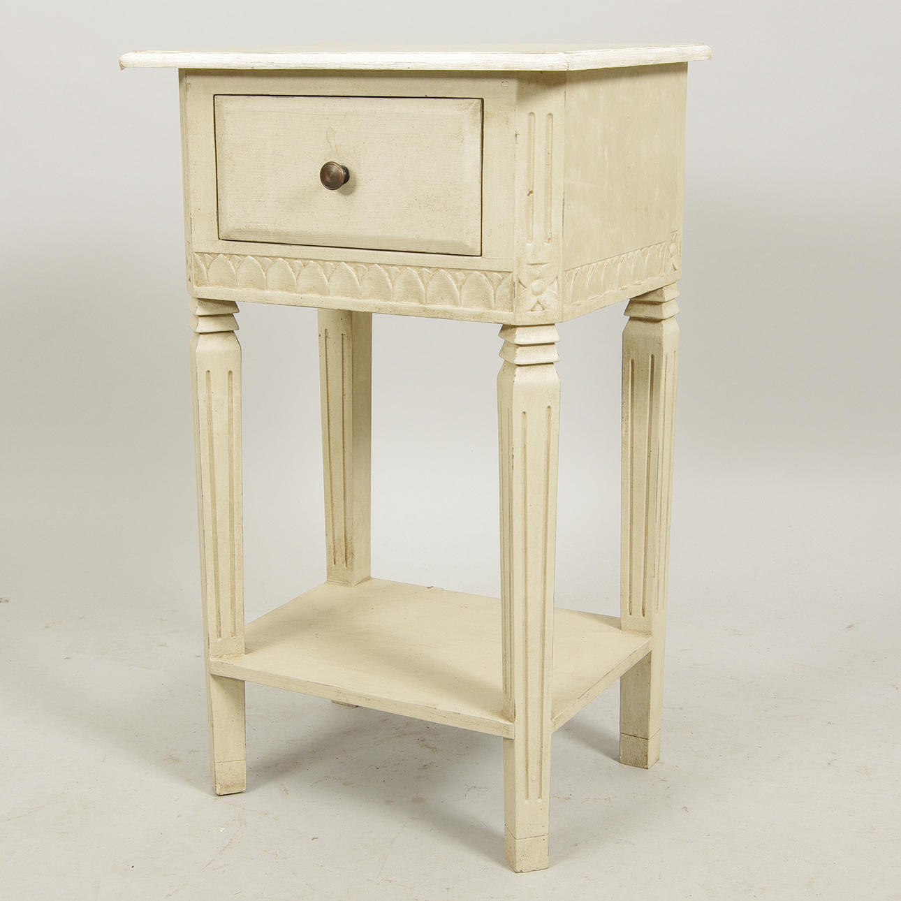 NATTDUKSBORD, gråmålat, samtida.