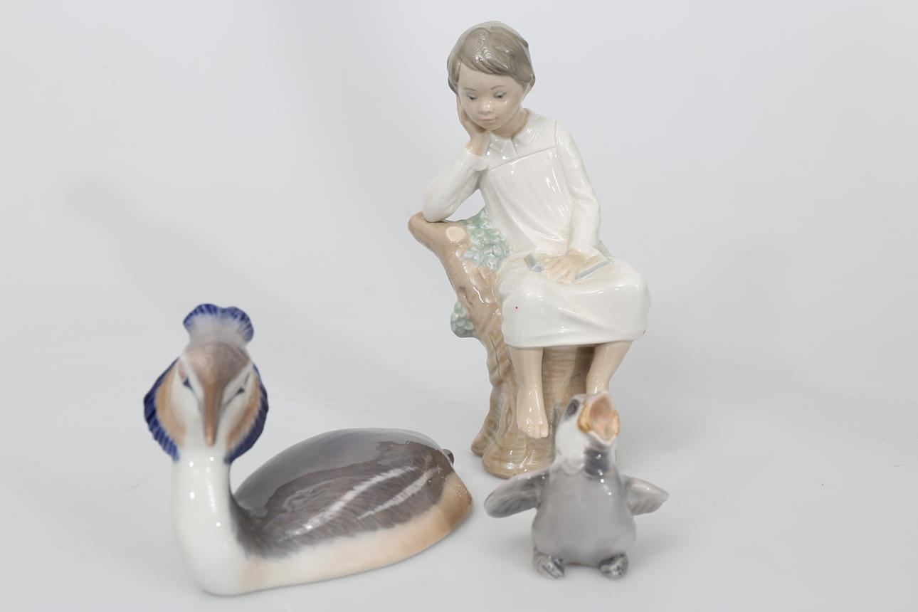 FIGURINER, porslin, 3 stycken, bland annat Kunglig Dansk.