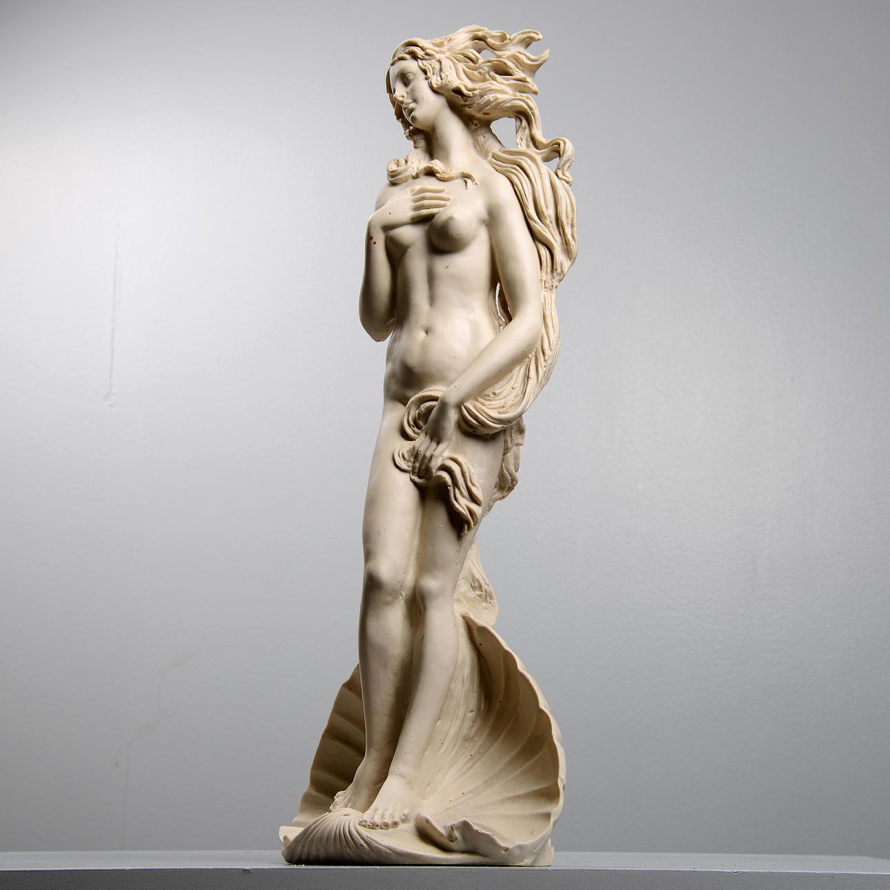 SANDRO BOTTICELLI. EFTER. "Venus födelse", skultpur, konstmassa.