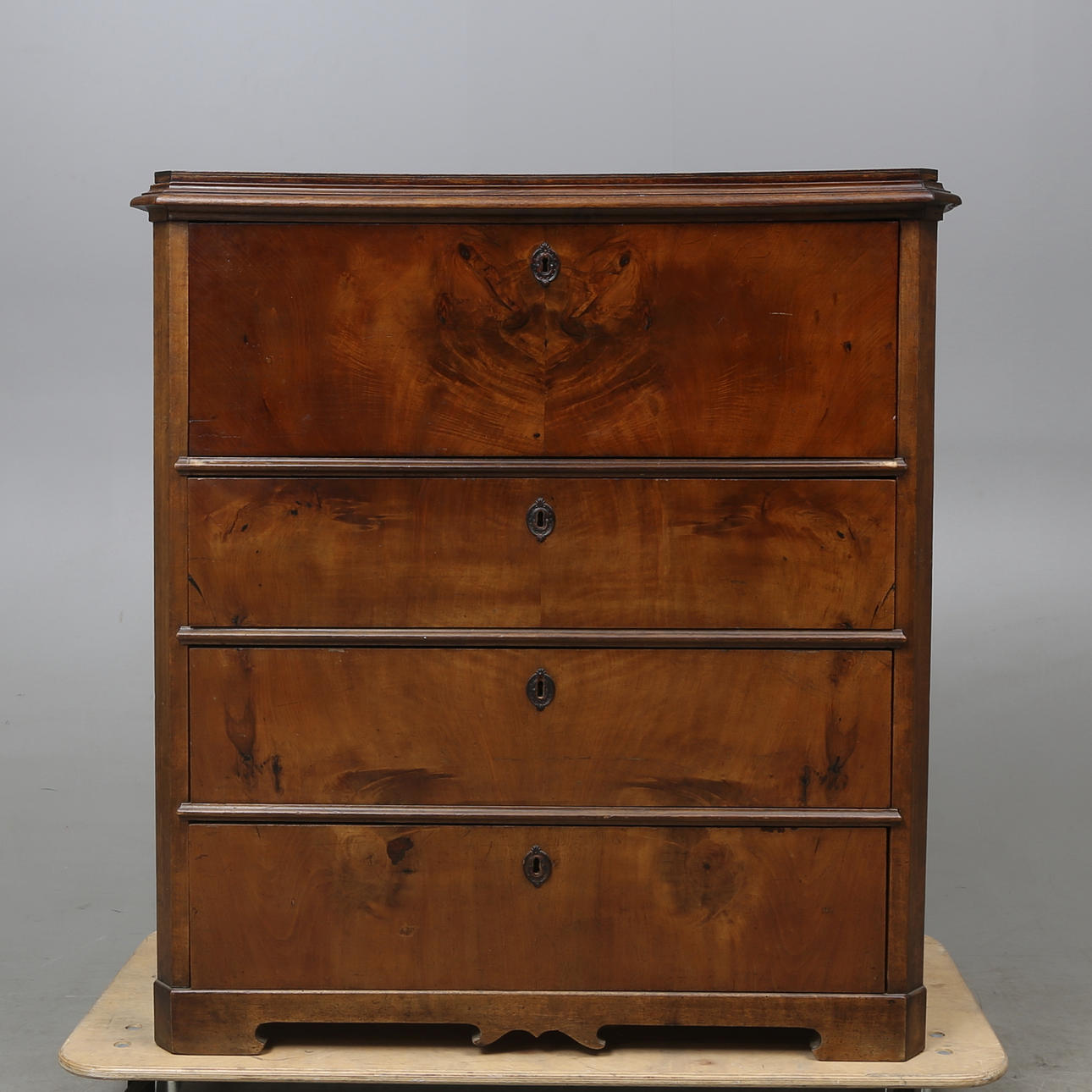 CHIFFONJÉ, 1800-tal.