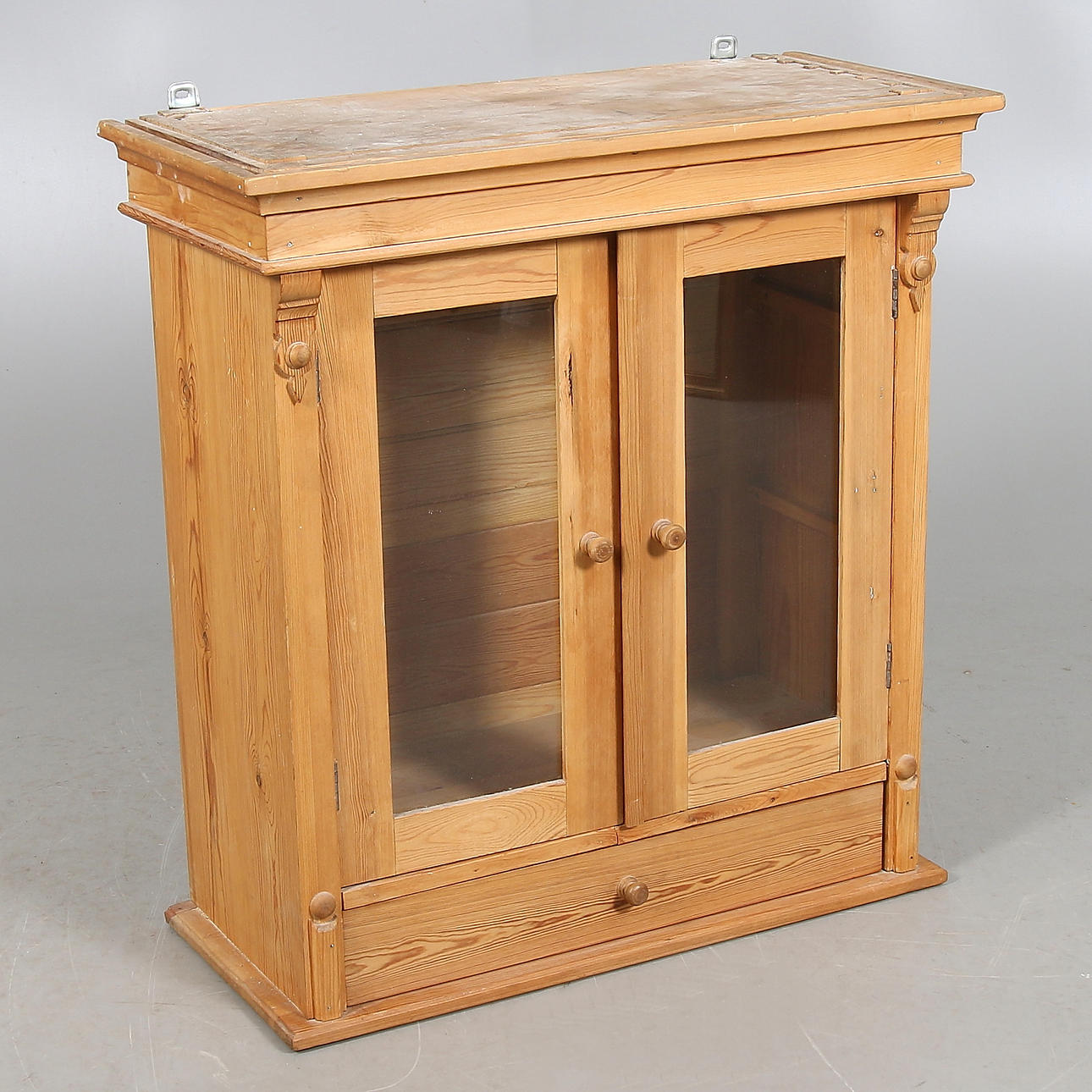 VÄGGVITRINSKÅP, allmoge, 18/1900-tal.