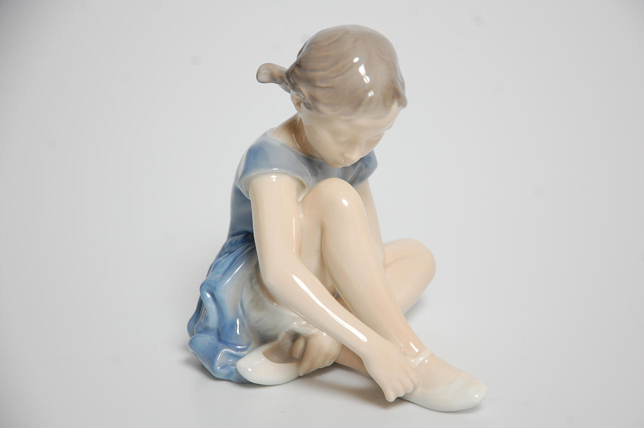 FIGURIN, porslin Ballerina, märkt John Calster Royal Copenhagen.