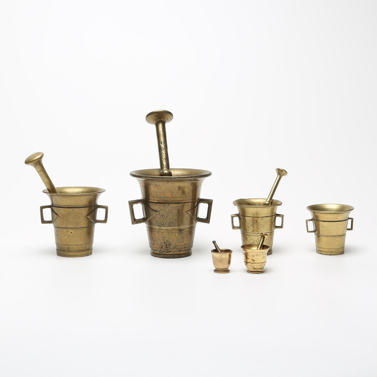 MORTAR COLLECTION, 5 piezas, latón/mineral.