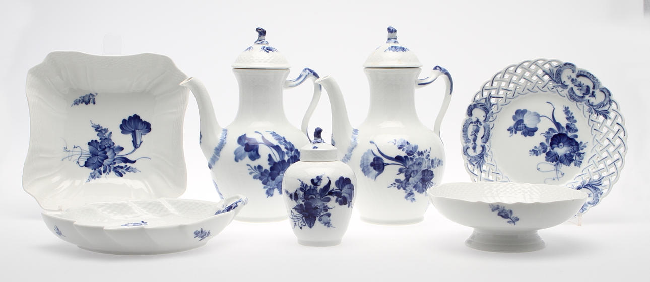 KAFFESERVIS, 101 delar, "Blå blomst", Royal Copenhagen.