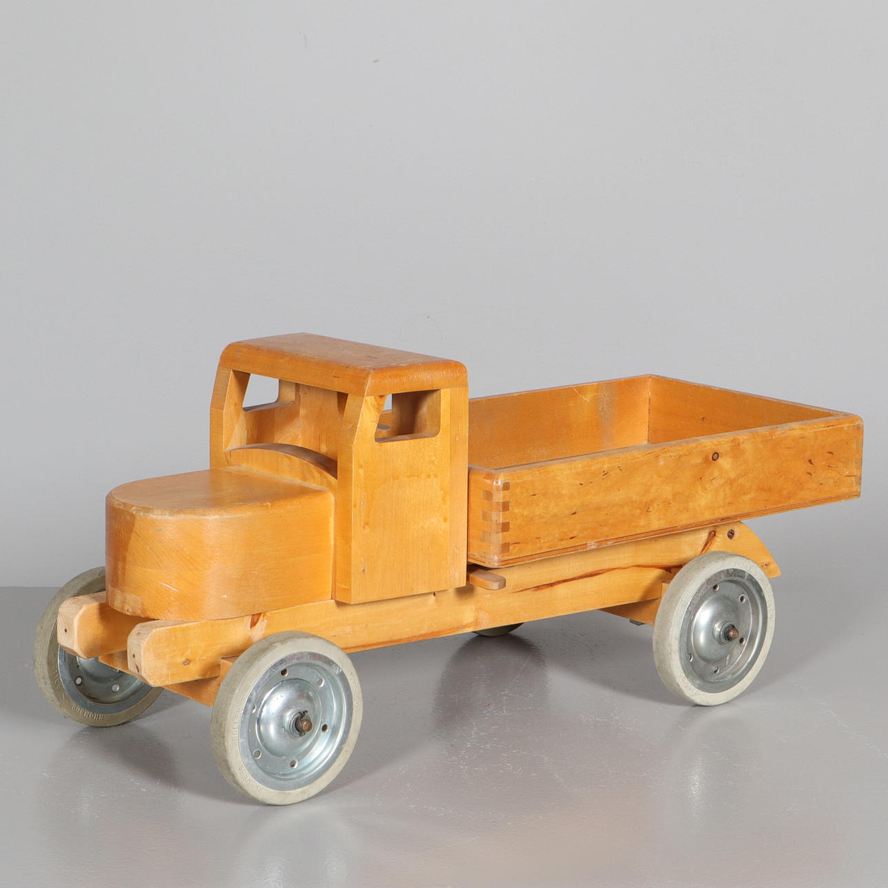 SPIELZEUGAUTO, Tieflader, Holz.