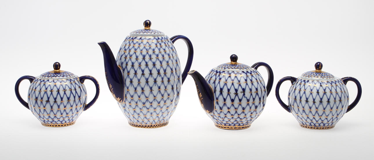 TE OCH KAFFESERVIS. 30 delar, porslin, Made in USSR.