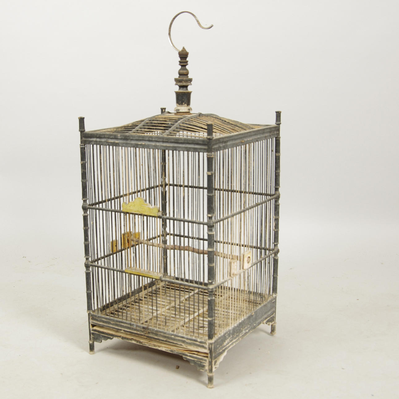 FÅGELBUR, trä/metall.