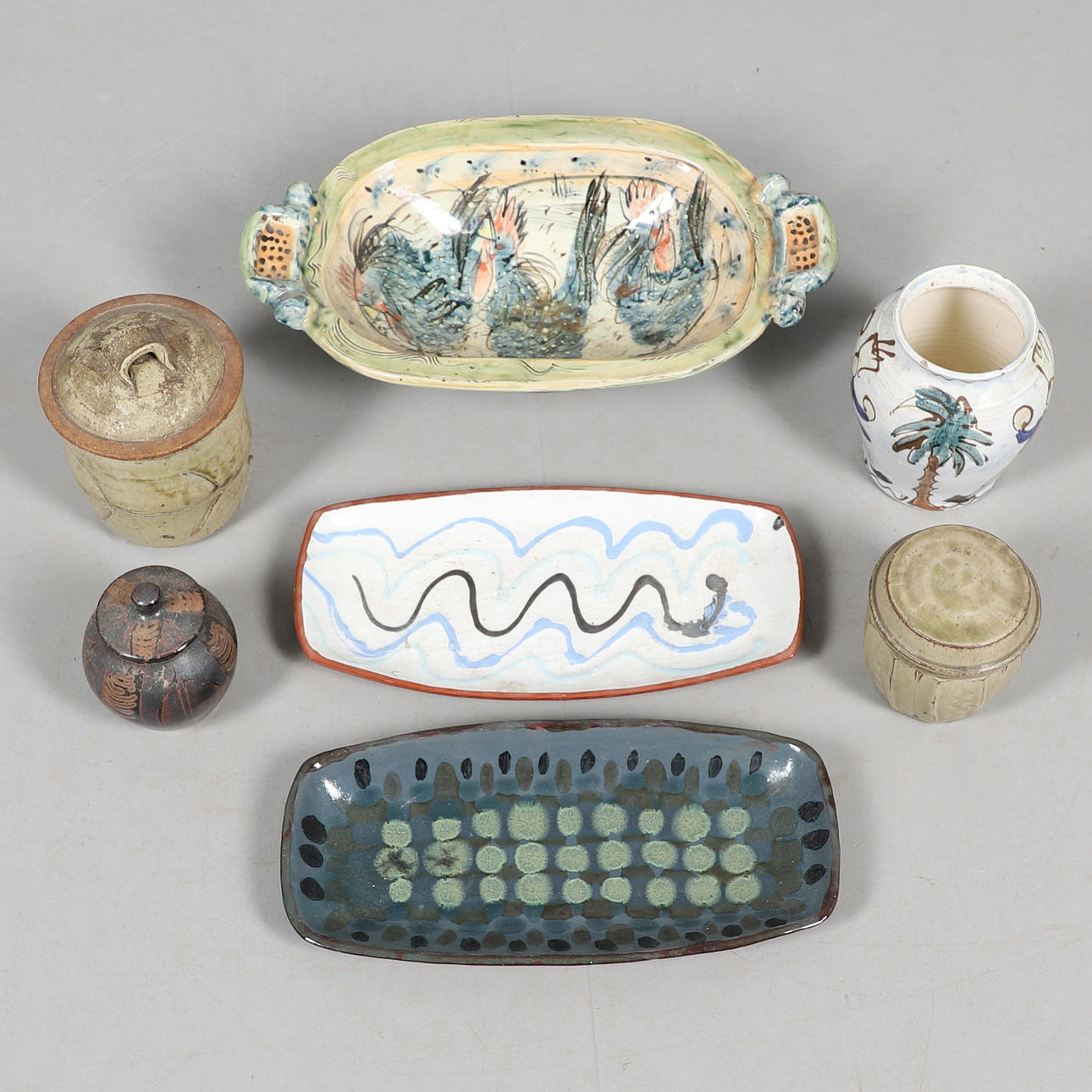 A QUANTITY OF STUDIO POTTERY.