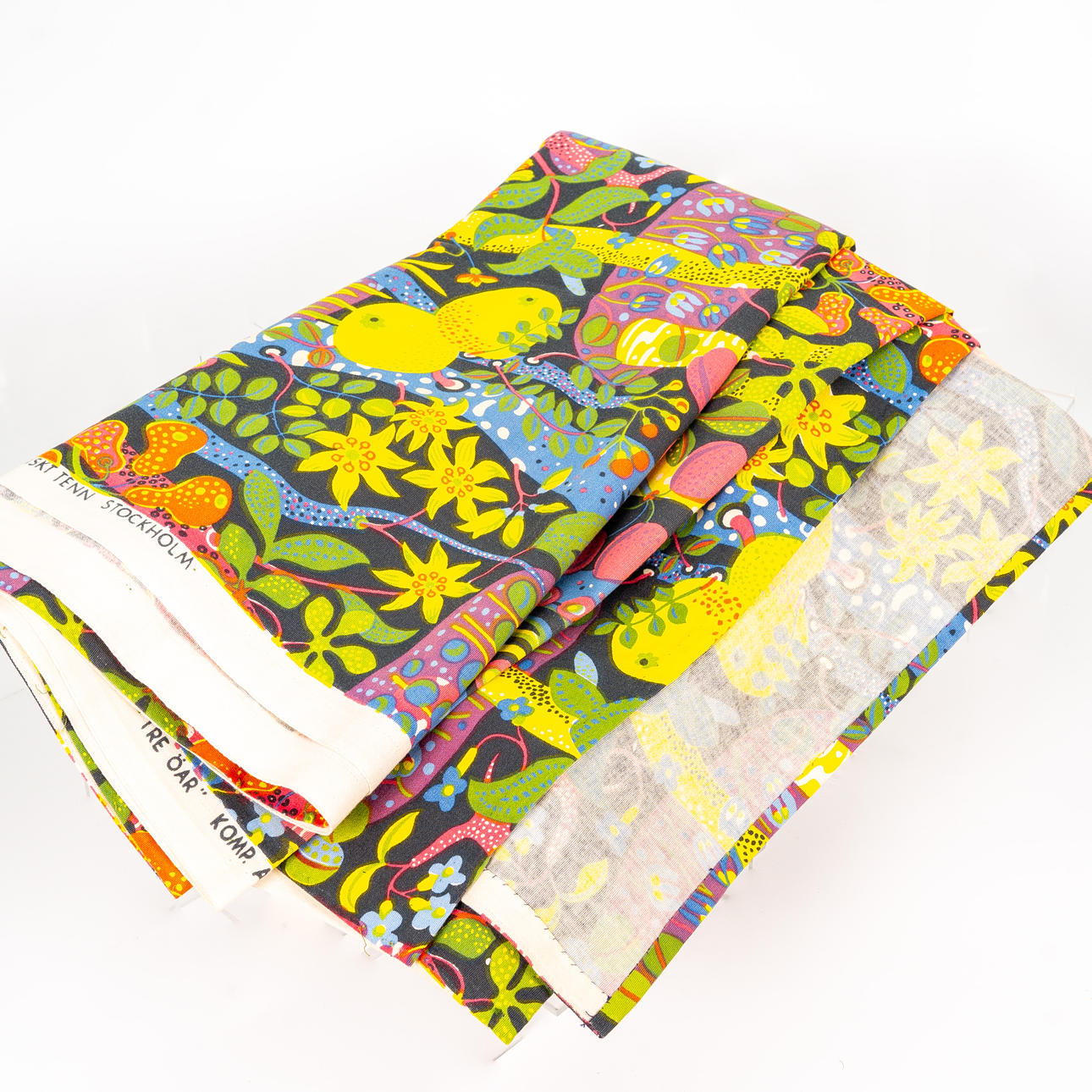 1 TYGSTYCKE JOSEF FRANK TYG "TRE ÖAR".