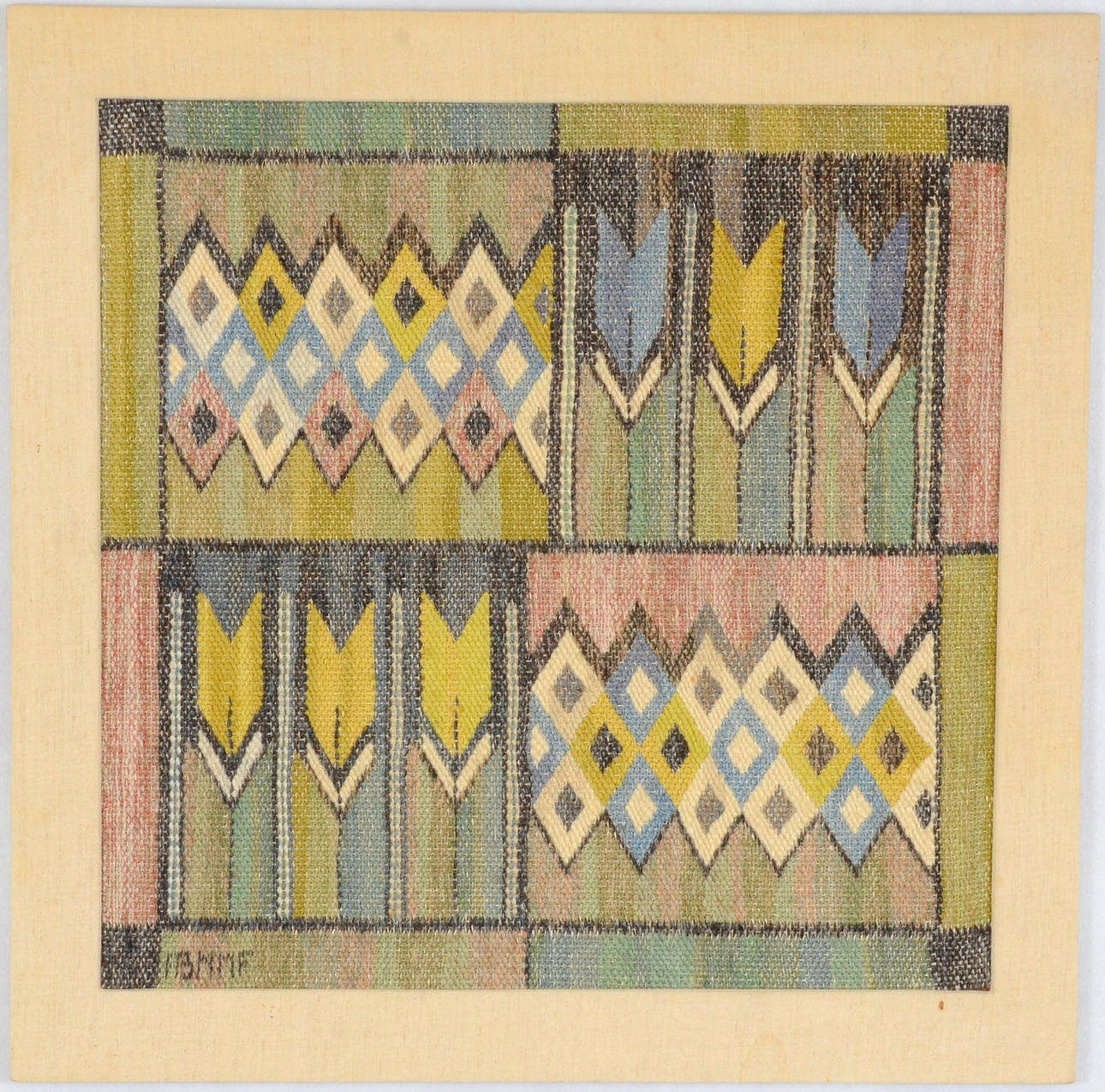 MÄRTA MÅÅS-FJETTERSTRÖM AB. bonad, märkt AB MMF.