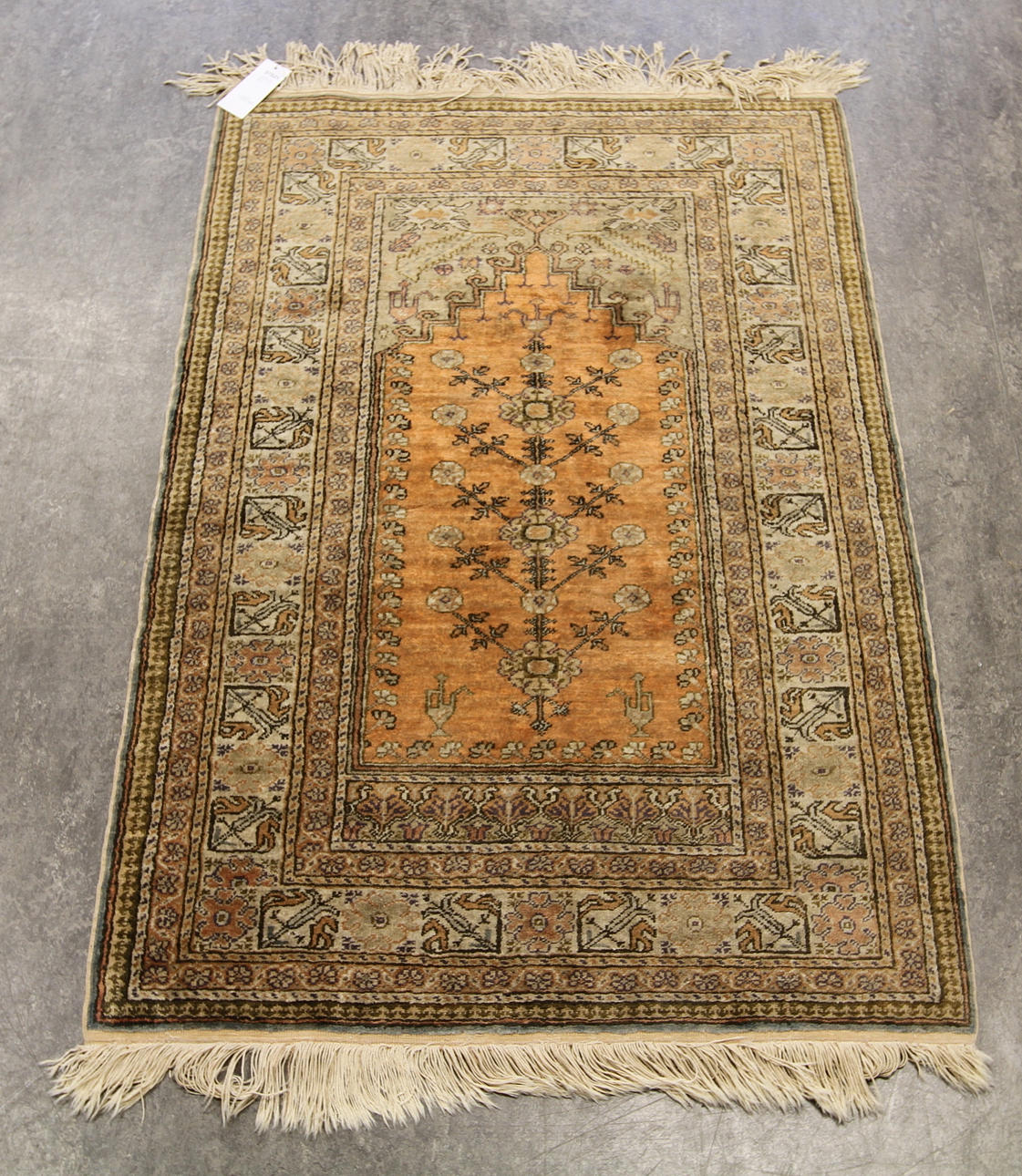 ORIENTALISK MATTA. 135 x 88 cm.