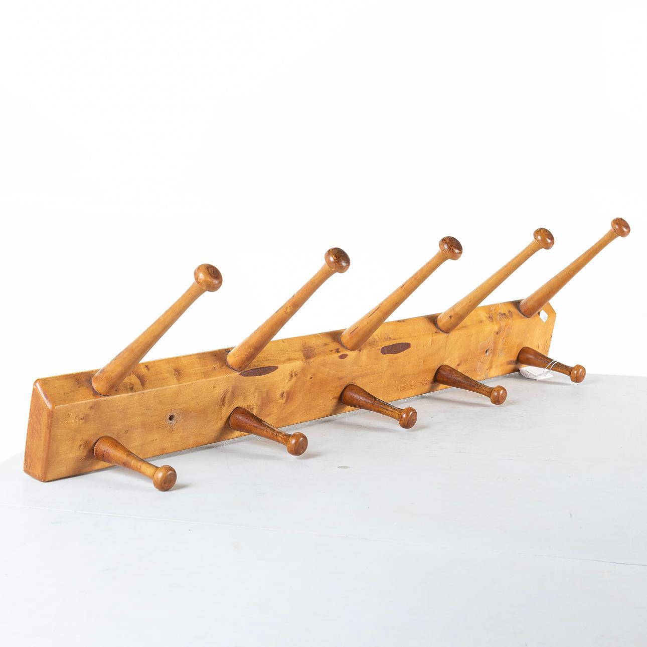 KLÄDHÄNGARE, trä.