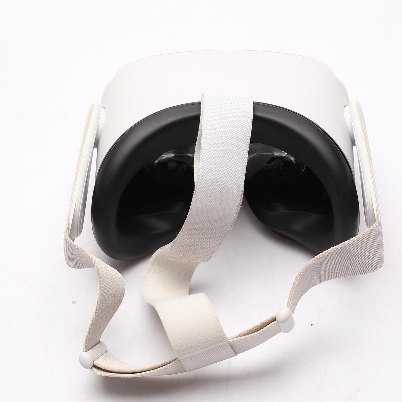 META QUEST 2, VR-Brille, im Karton.