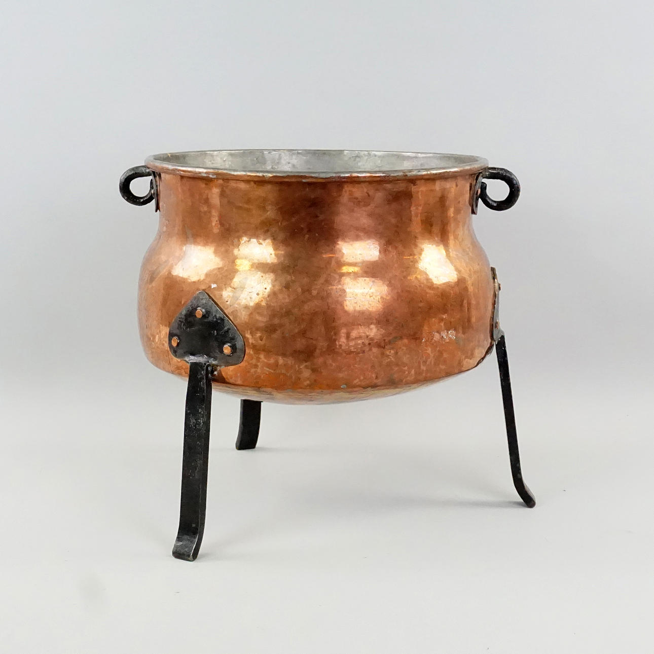 KOPPARKITTEL på ben, 1800/1900-tal.