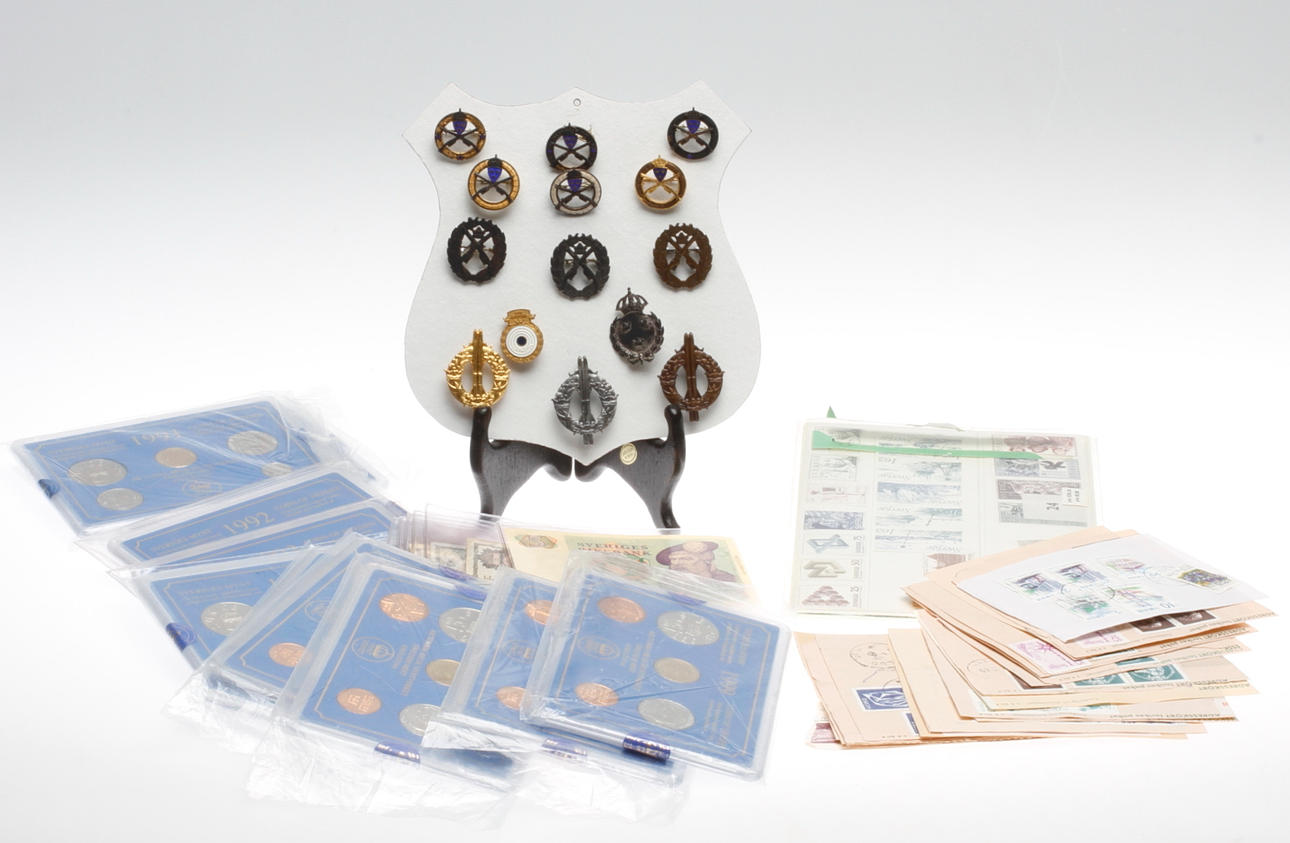 MYNT, FRIMÄRKEN, NÅLMÄRKEN, SEDLAR.