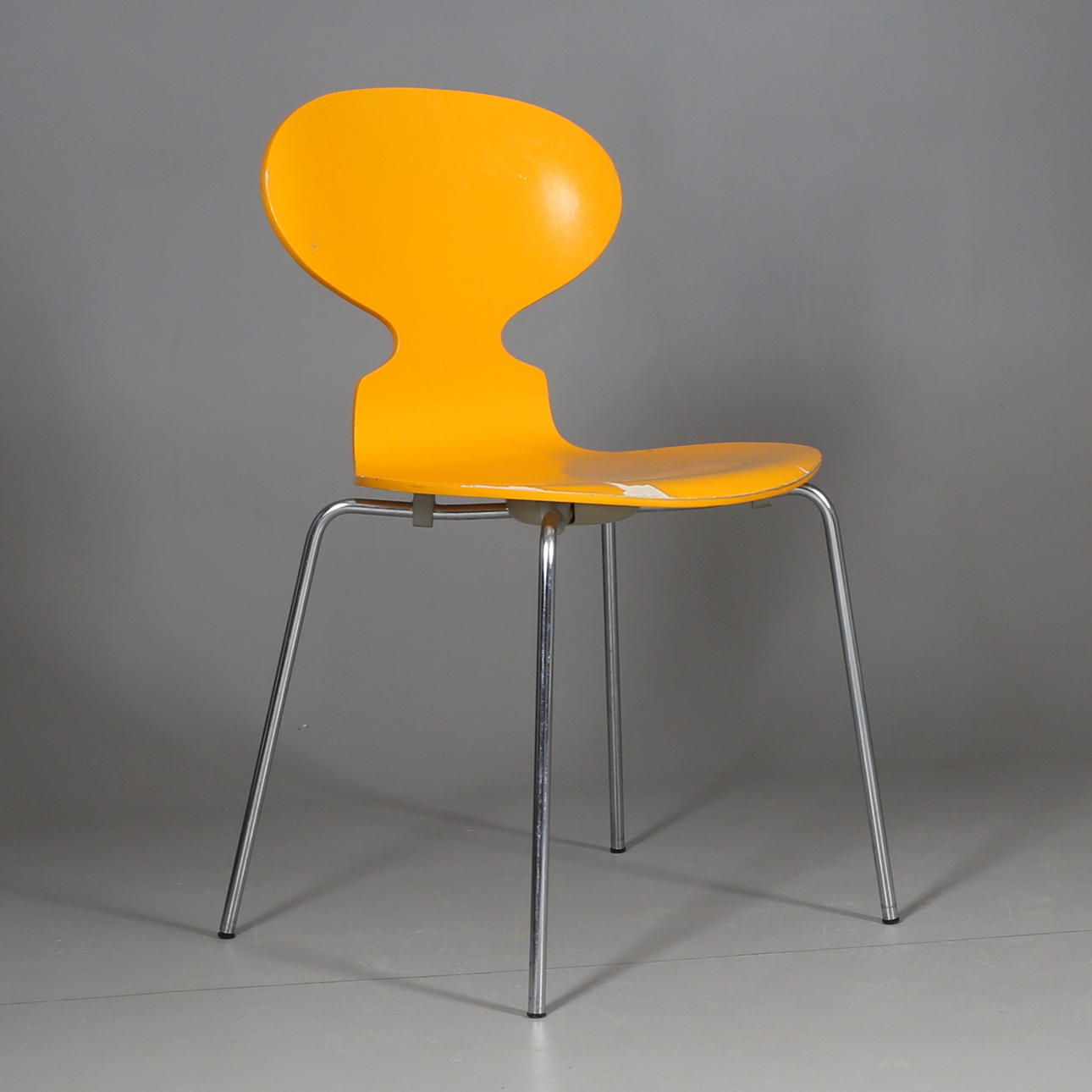 STOL, "Myran", Arne Jacobsen för Fritz Hansen, Danmark, tillverkningsår 1976.