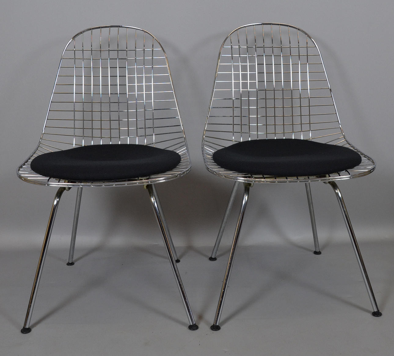 CHARLES & RAY EAMES. TVÅ TRÅD STOLAR DKX.