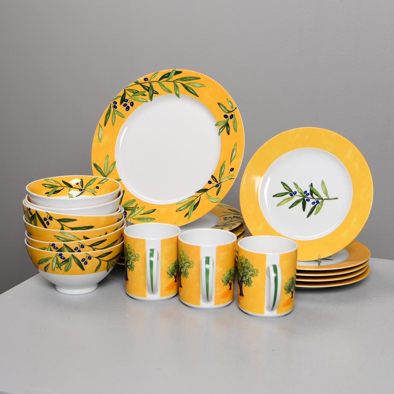 GESCHIRRTEILE, „Oulivéiro“, Guy Degrenne (21 Stück).