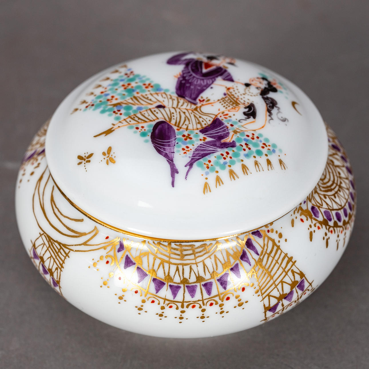 MEISSEN. Breakthrough plates and lid boxes from '1001 Nights