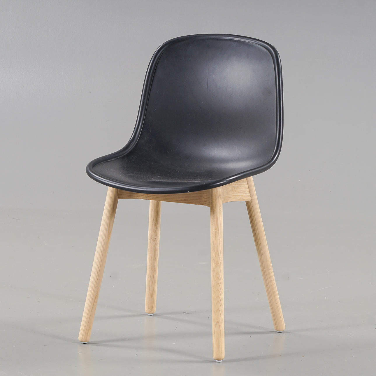 Stol "Neu 13" Hay, Samtida tillverkning.