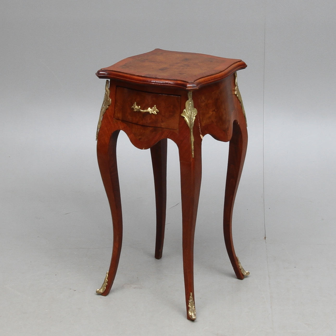 PIEDESTAL/LAMPBORD, rokokostil, 19/2000-tal.