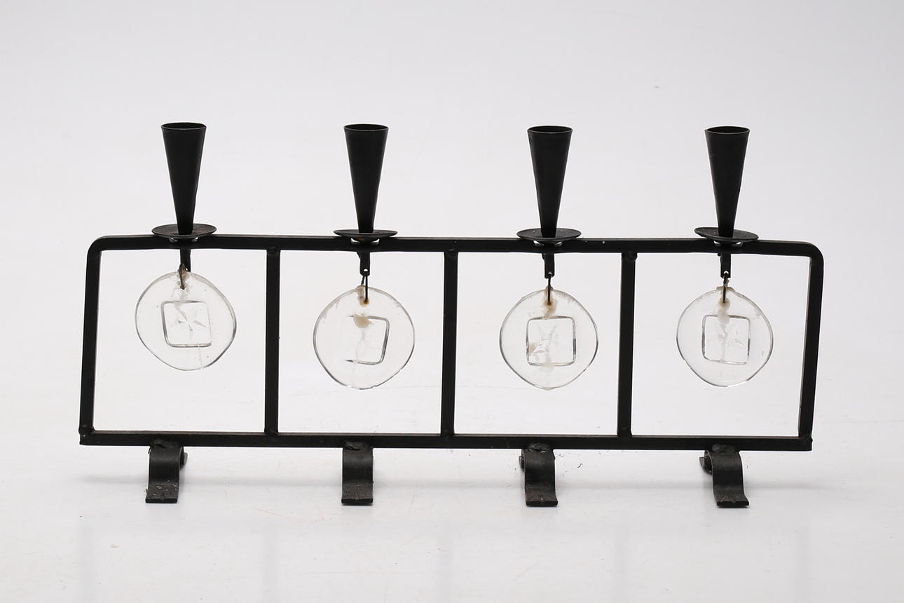 Kerzenständer, mit Glasprismen geschmiedet.