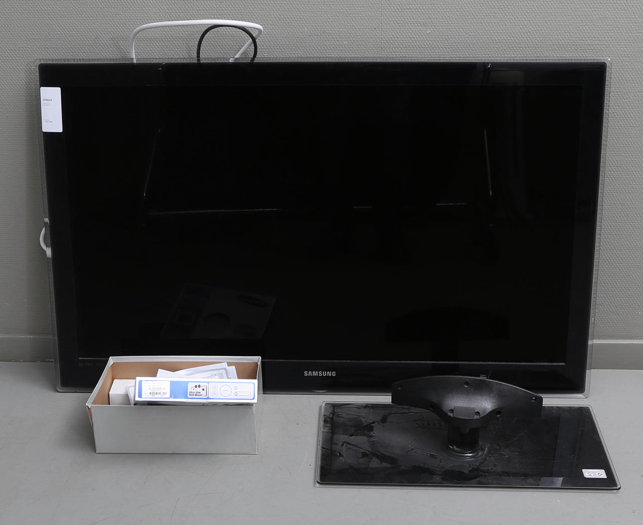 Televisor Samsung 46", años 2000.
