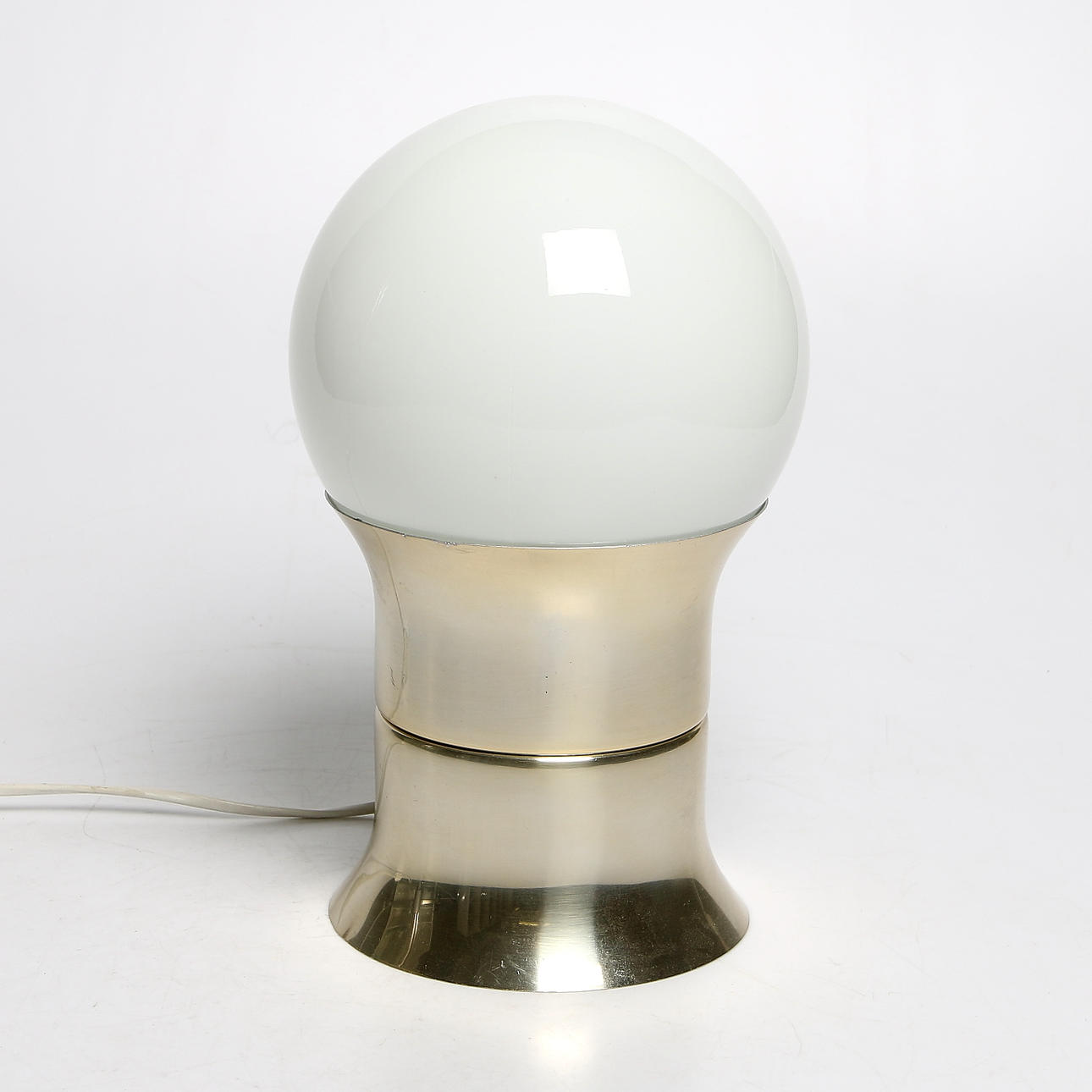 BORDSLAMPA, mässing och glas, "Klot 2", Hemi. 1900-talets mitt.