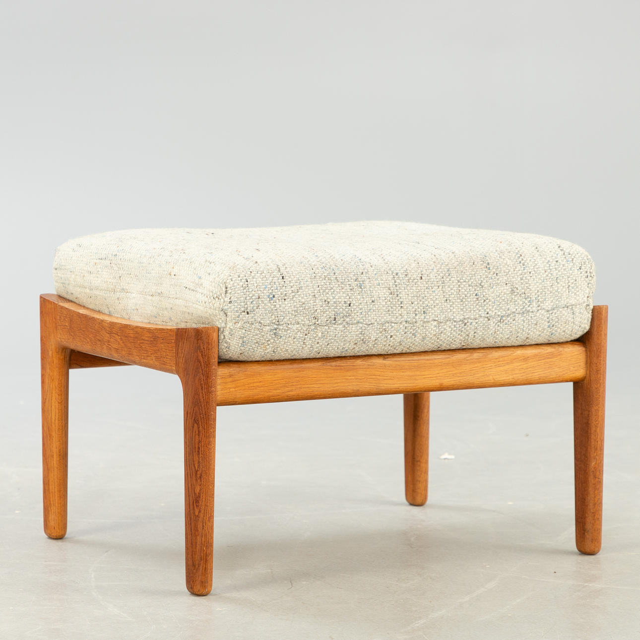 HANS J WEGNER. Getama, taburete GE 290.