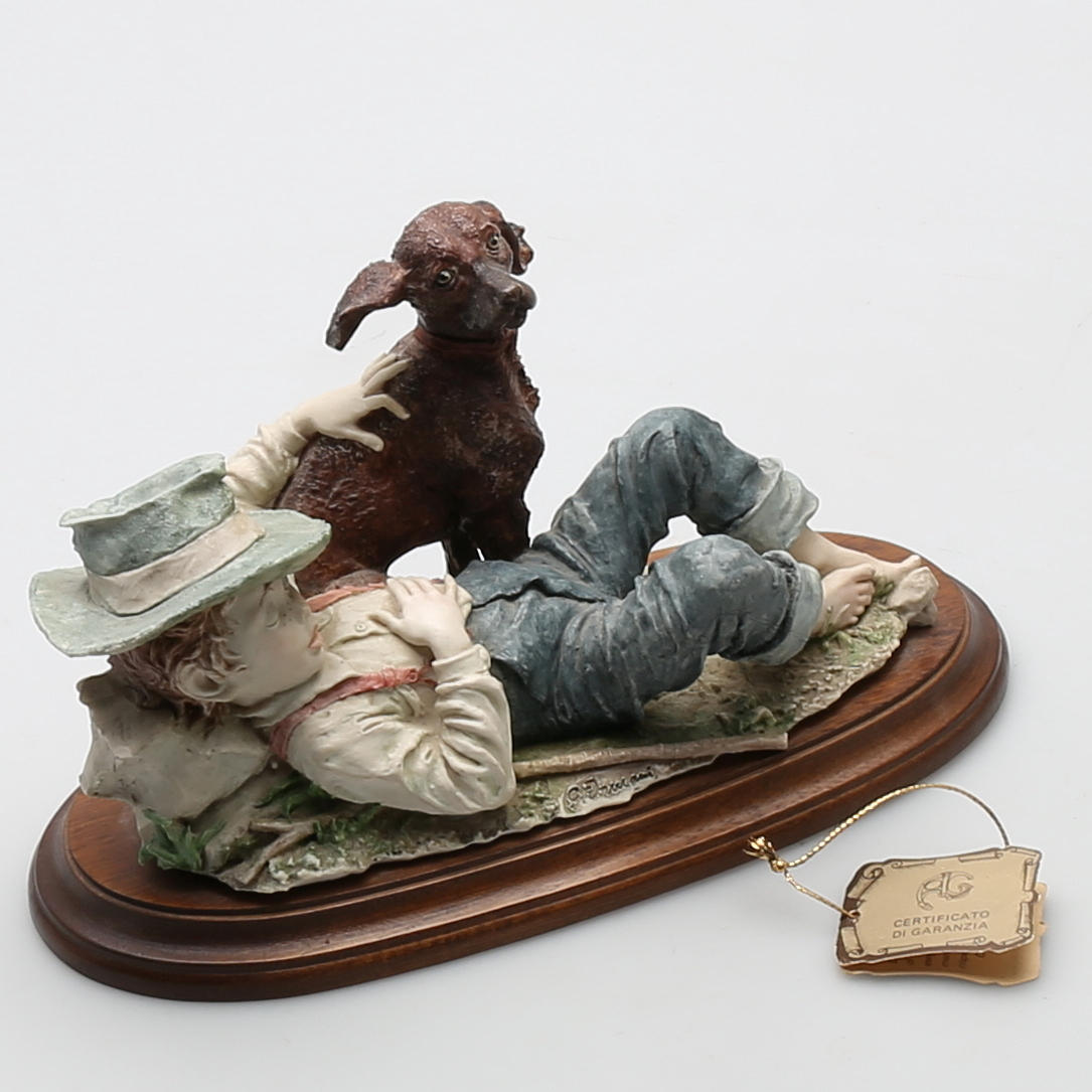 GIUSEPPE ARMANI. figurgrupp i biskviporslin. Capodimonte, Italien, signerad G Armani.