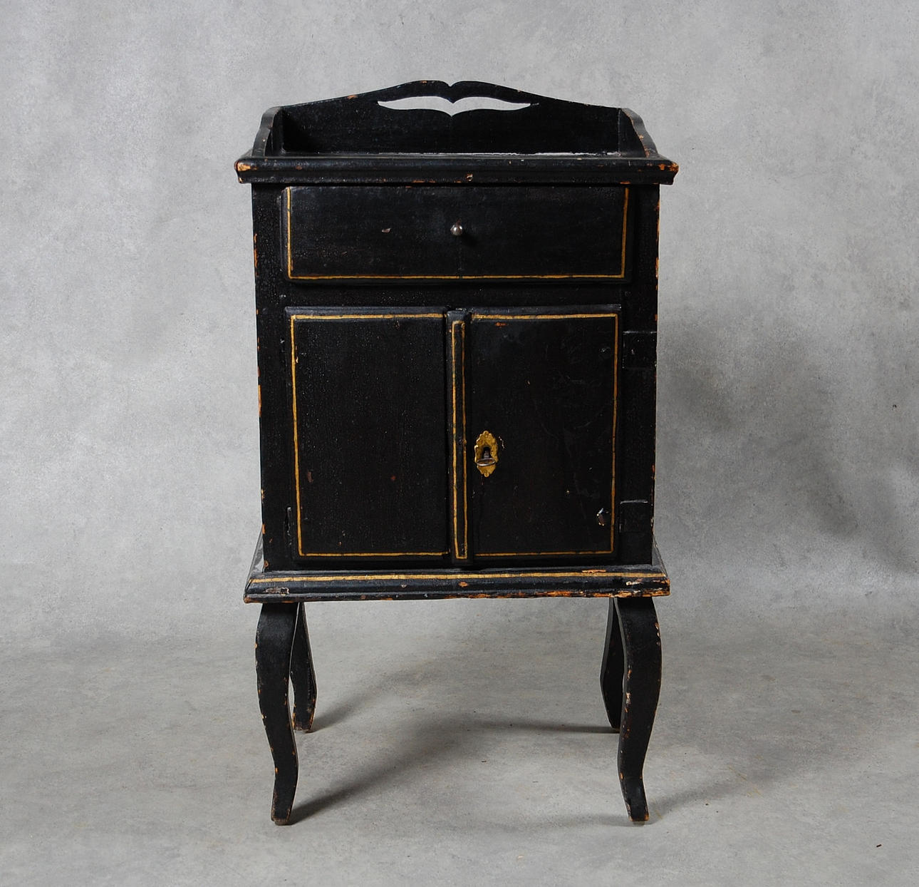 POTTSKÅP, rokoko 1700-tal.