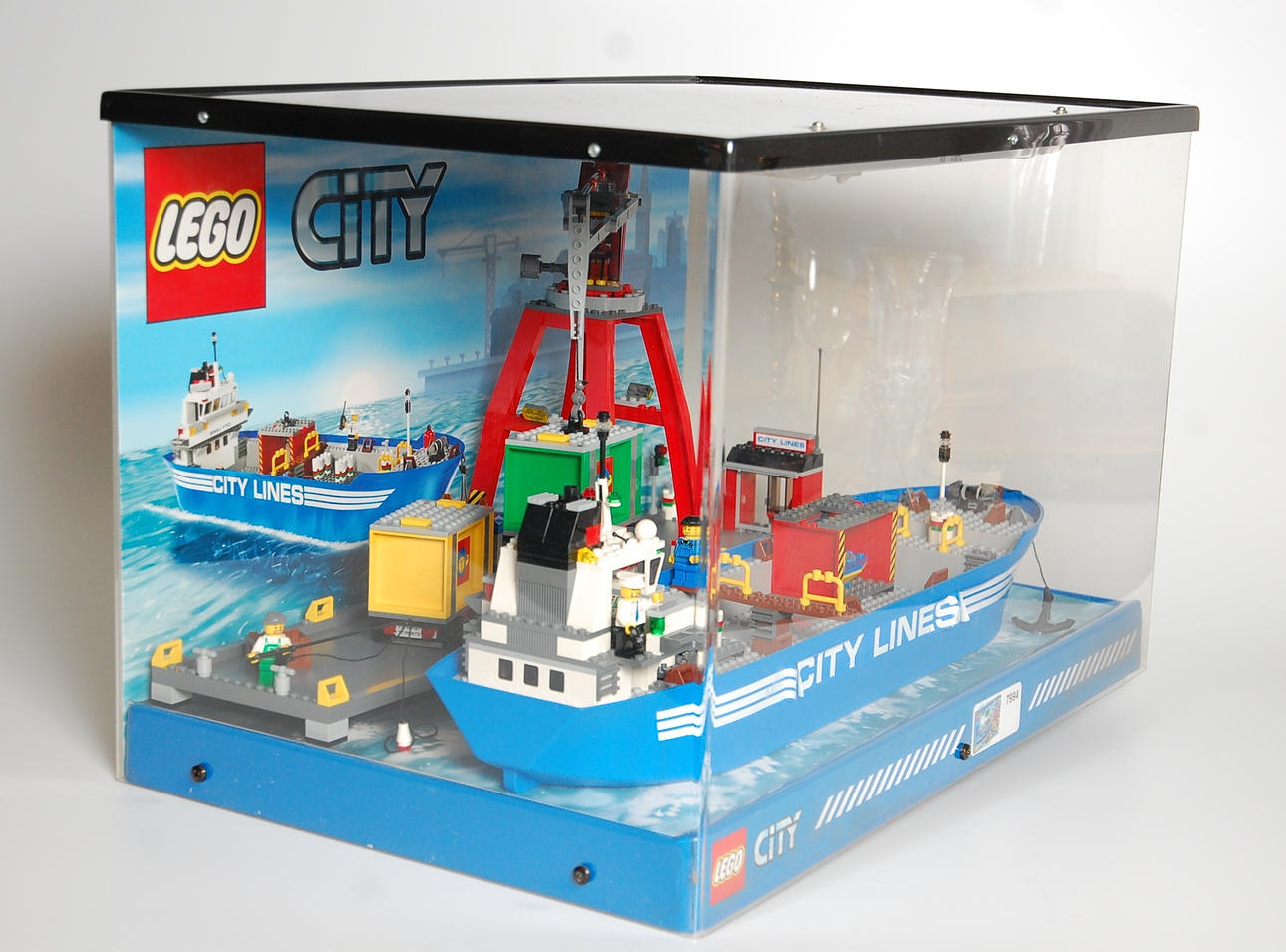 LEGO, modell i monterskåp med belysning.