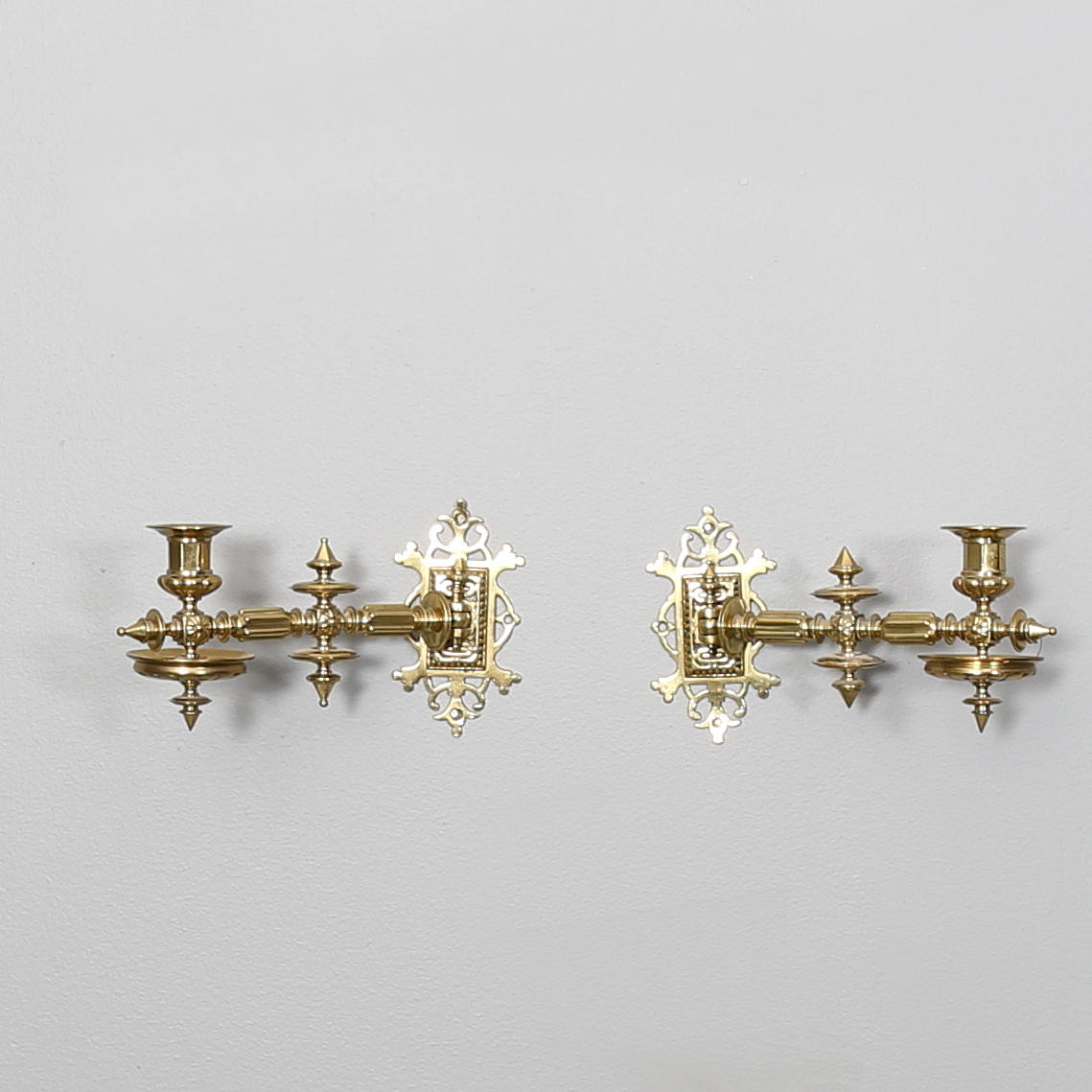 LJUSSTAKAR ett par, mässing. Nyrenässans ca 1880.