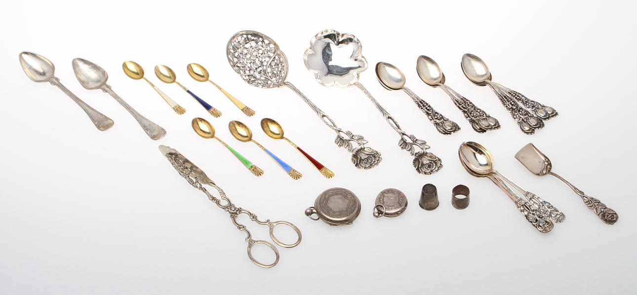 PARTI SILVER. 32 delar, ca 400 gram.