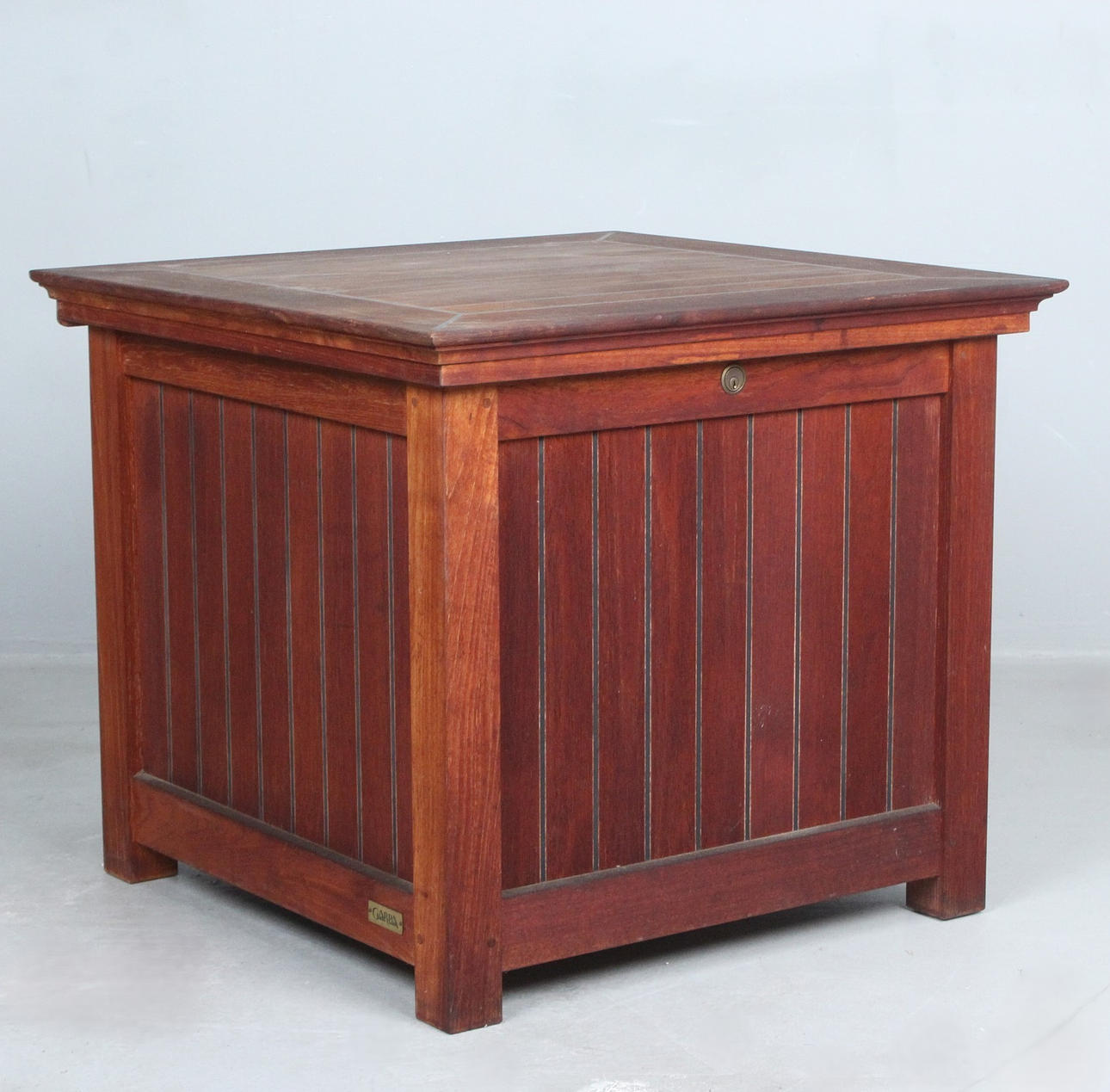 GARPA. Teak pillow chest.