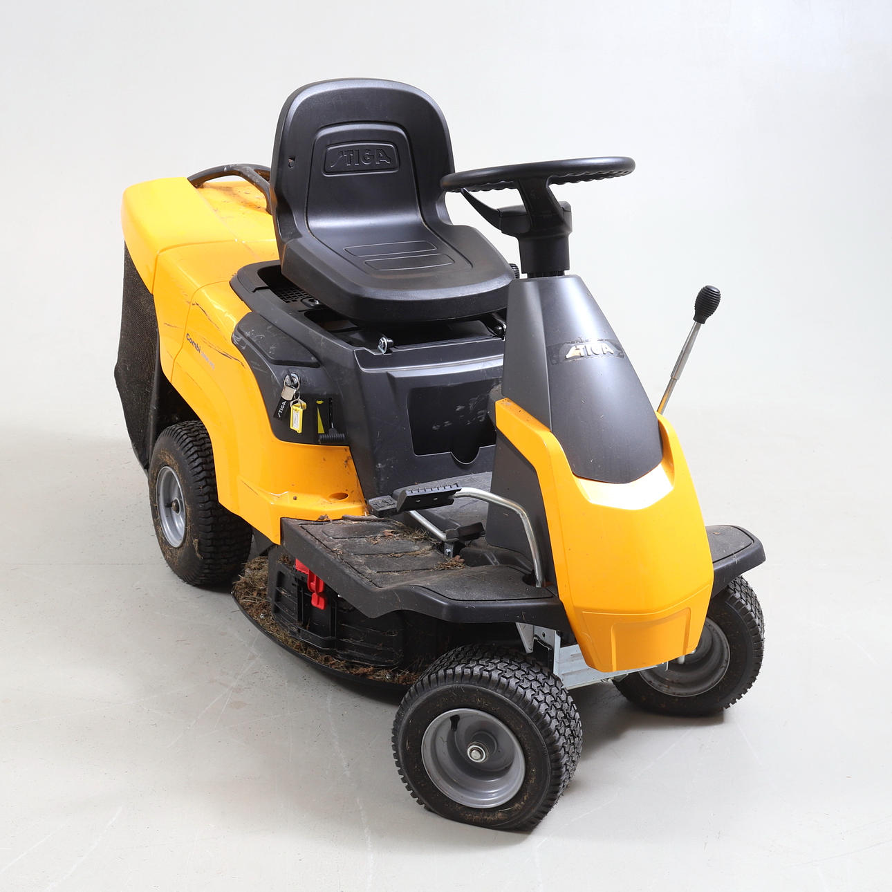 Cortacésped a caballo, Stiga Combi 1066 HQ.