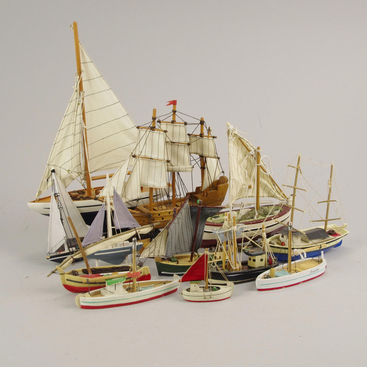 BÅTMODELLER, 12 stycken, trä.