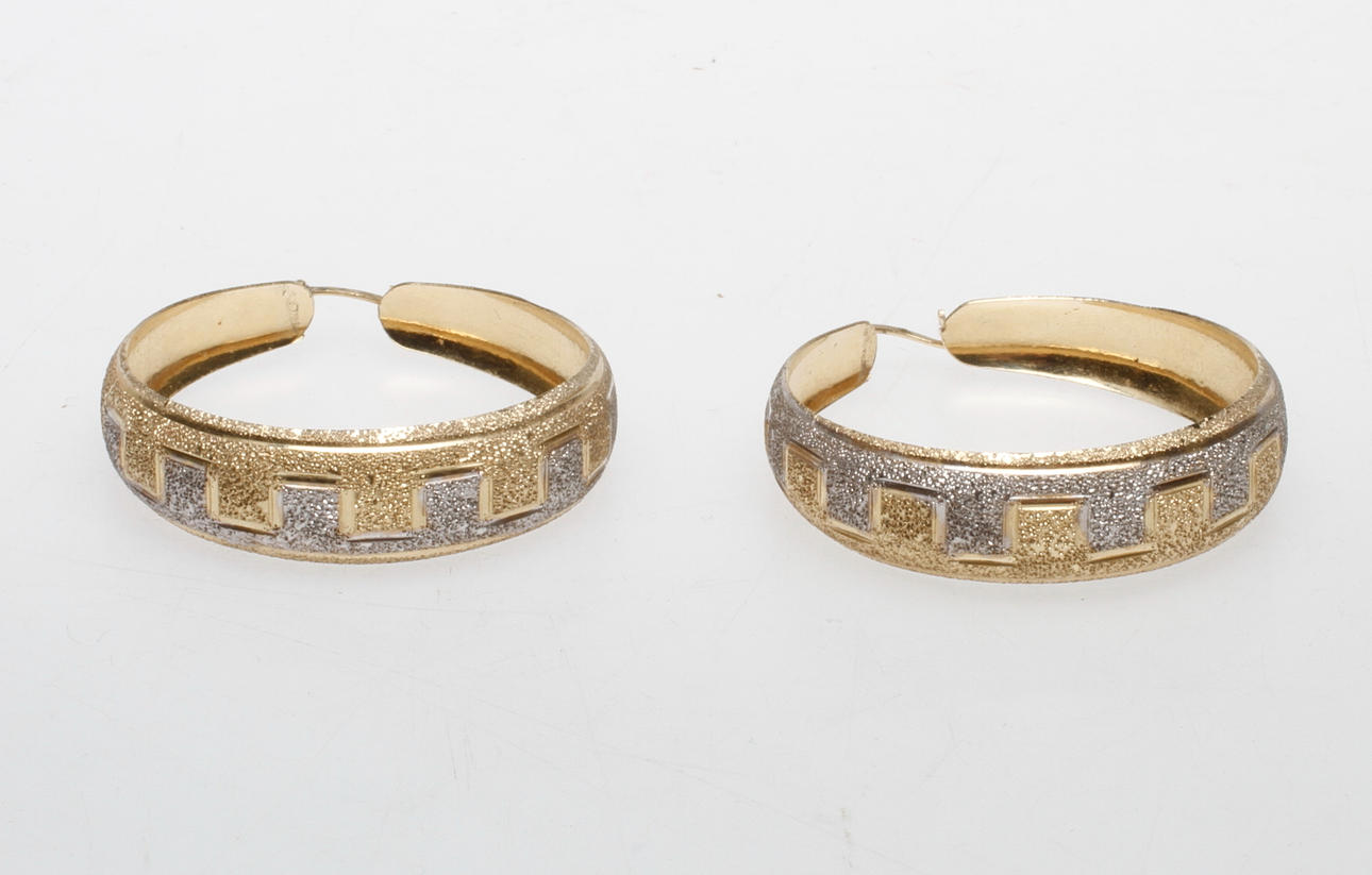 ÖRHÄNGEN, 1 par, rött/vitt 14k guld, vikt ca 12,6 gr.