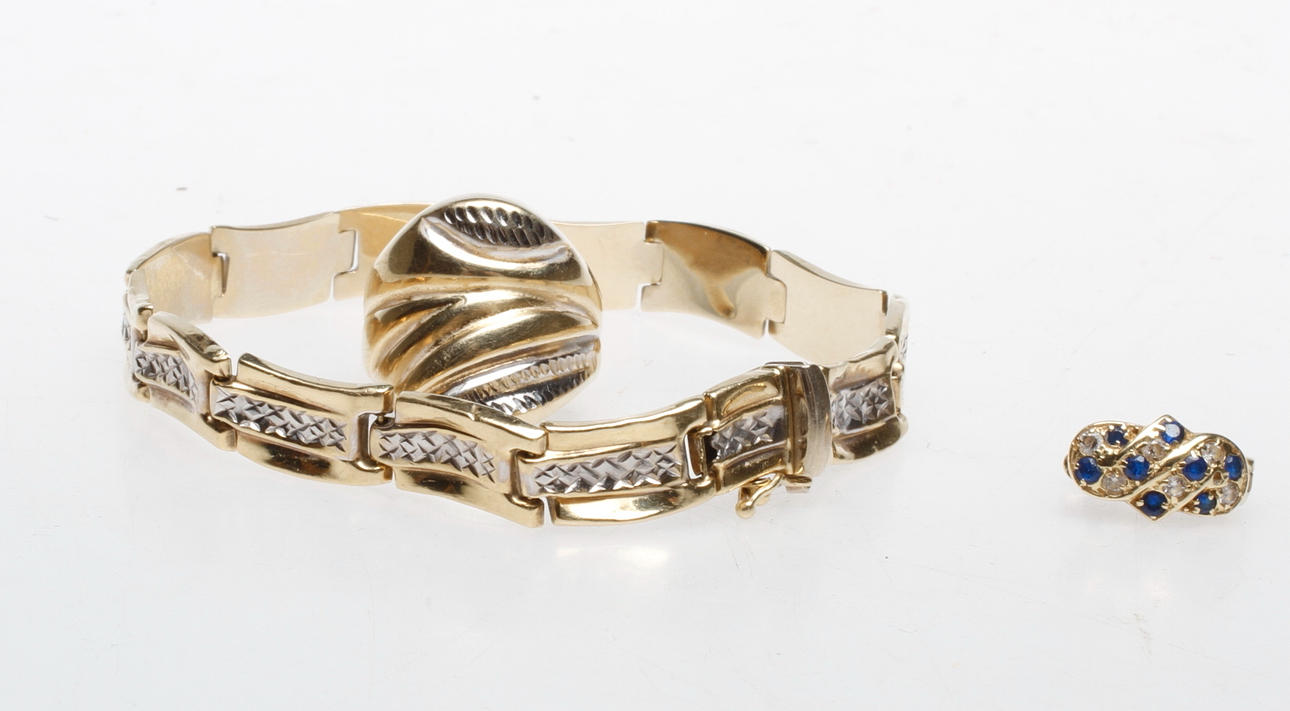 ARMBAND, RING SAMT ETT ÖRHÄNGE, 14k guld, vikt ca 13,2 gr.