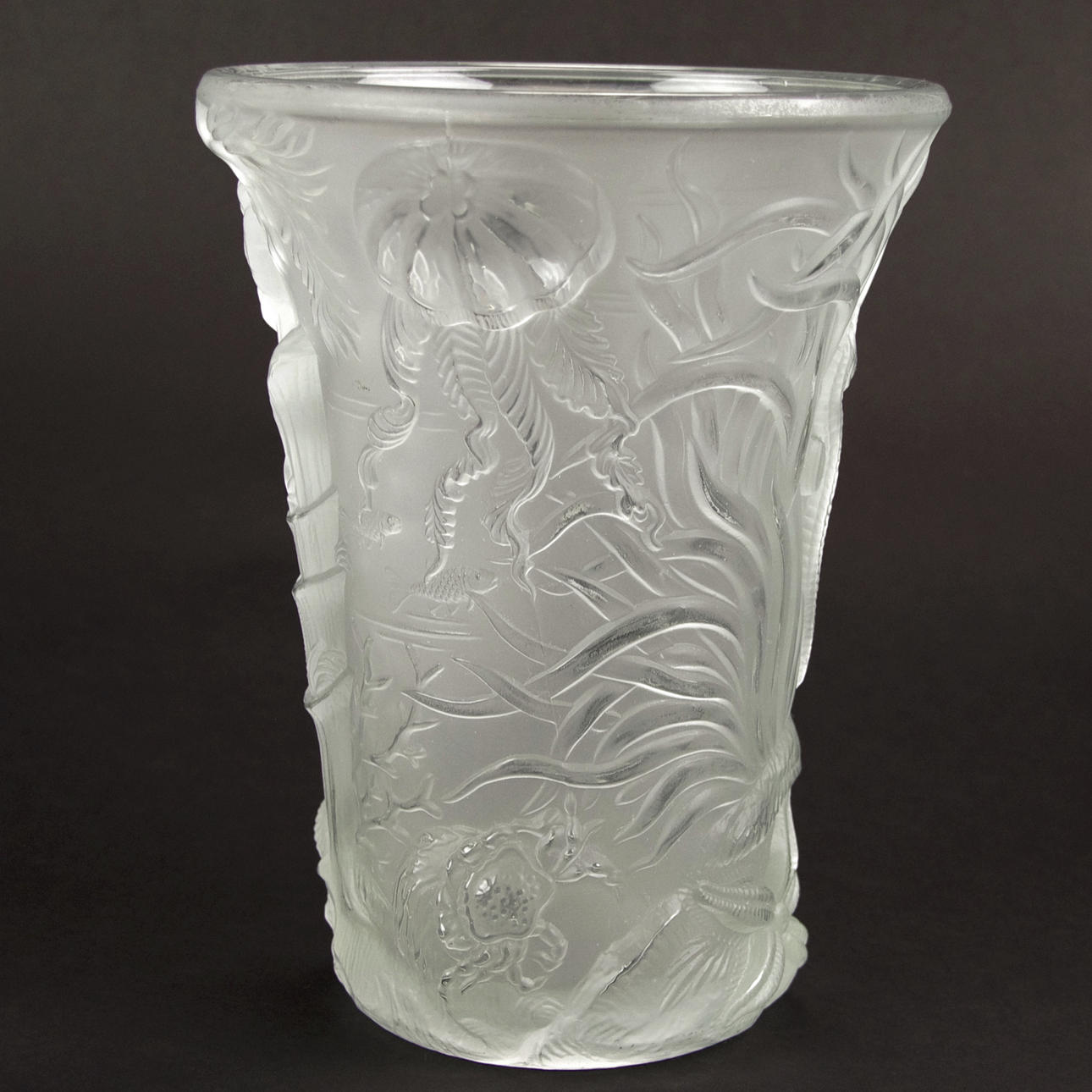 VAS, konstglas, dekor med fisk och sjöhäst.